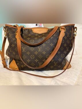 Louis Vuitton
LV Monogram Estrela MM